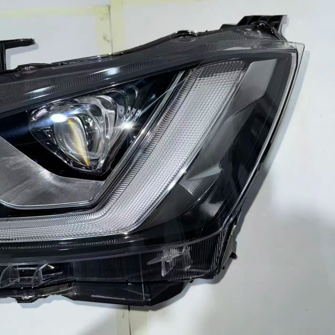 Headlight Assembly for Isuzu D-Max (2020–2024) – OEM Replacement Headlamp (8975088623 / 8975088613)