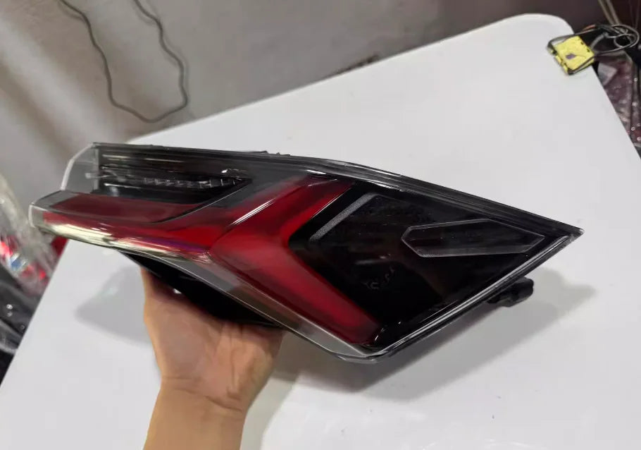 OEM 4ML945069 4ML945070 4ML945071 4ML945072 Genuine Used Taillight for Lamborghini URUS 2018-2022