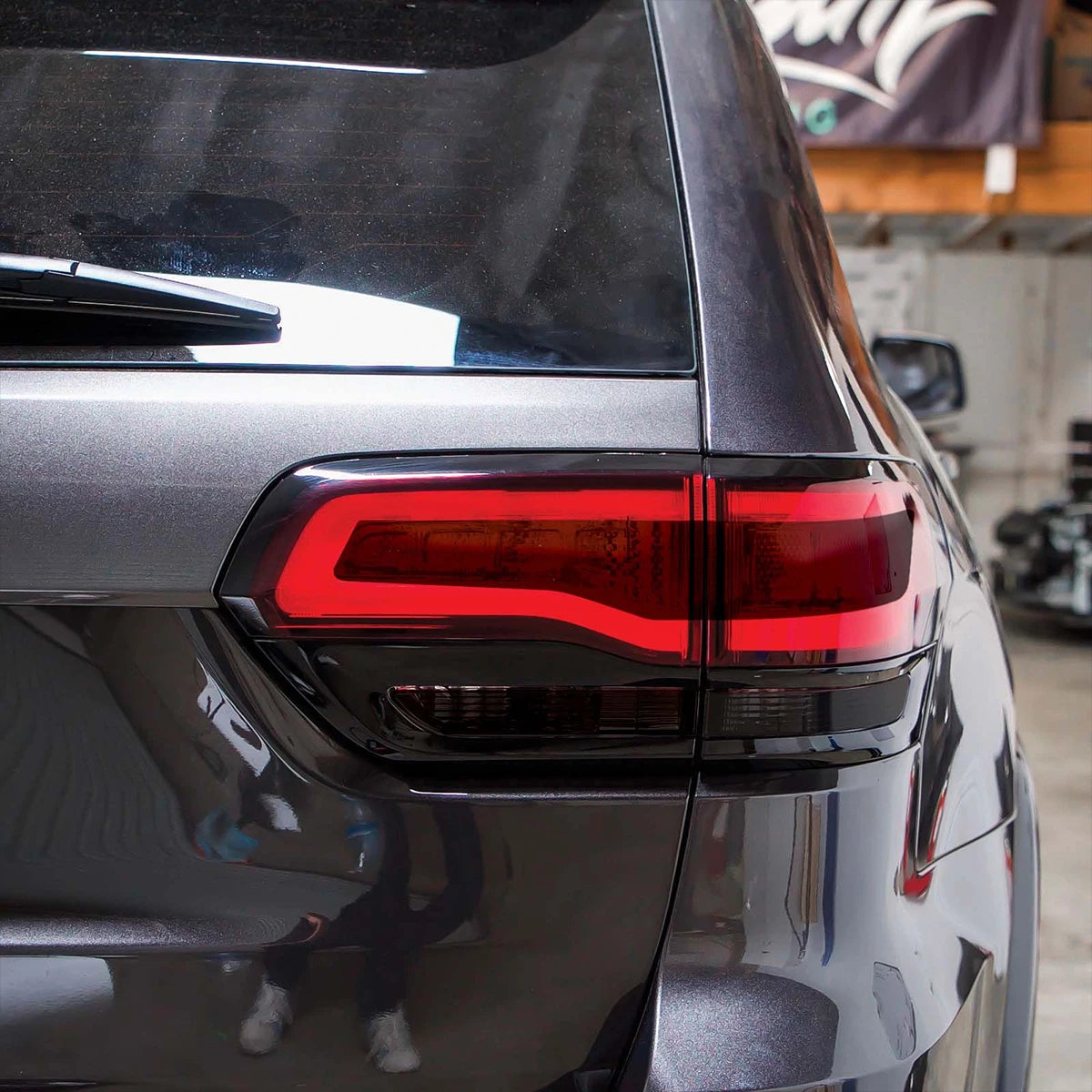 LED Tail Lights for Jeep Grand Cherokee 2014-2021 – Smoke Lens with DRL & Dynamic Turn Signals