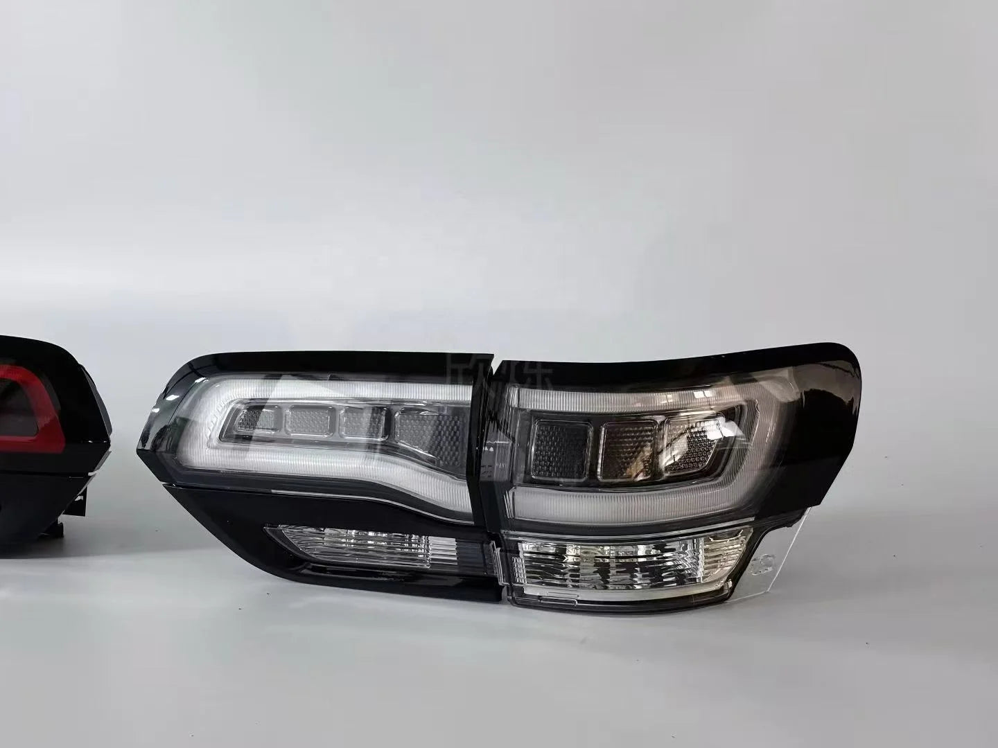 LED Tail Lights for Jeep Grand Cherokee 2014-2021 – Plug & Play Rear Lamp Upgrade