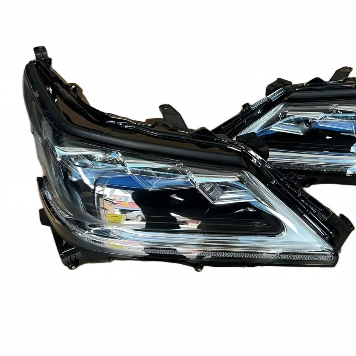 LX570 headlight Lexus 8114560P10 – image 1