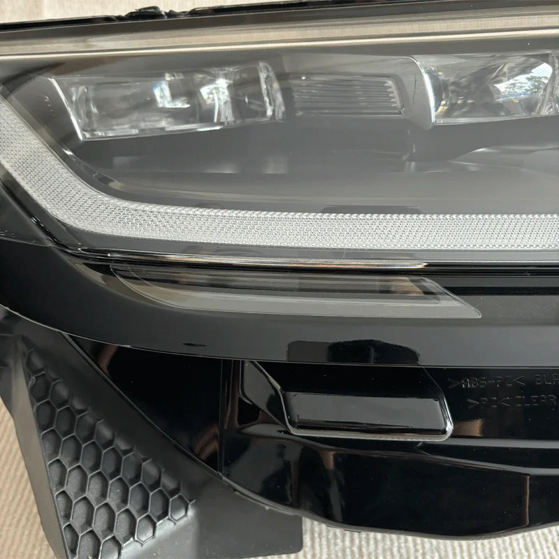Used LED headlight for Range Rover Velar – image 3